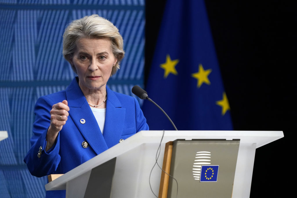 EU's von der Leyen keeps working despite 'severe' pneumonia | Euractiv