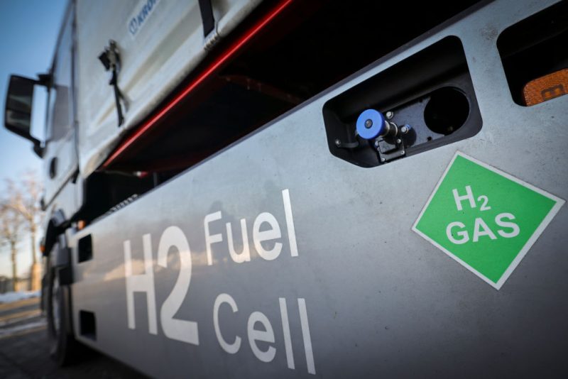 Hydrogen industry furious as Commission set to boost EVs