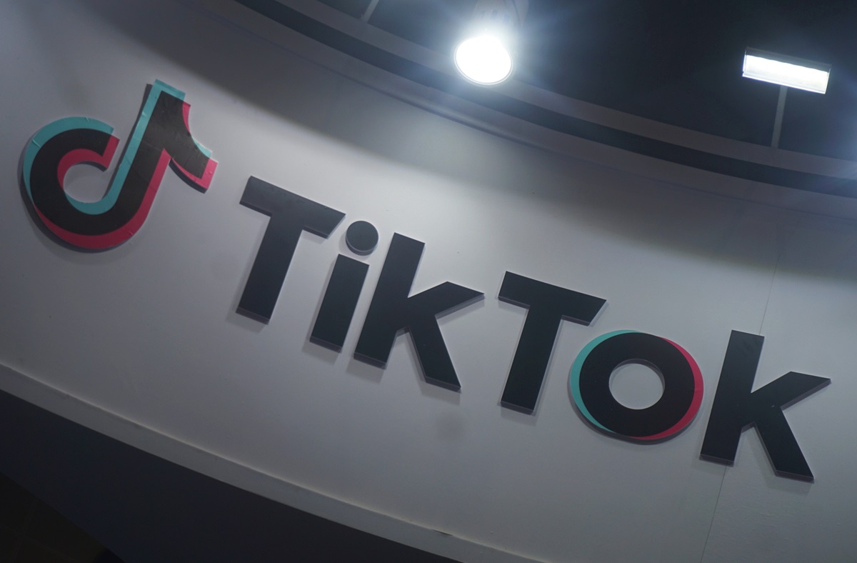 Commission held ’emergency’ talks with Tiktok over Czech elections