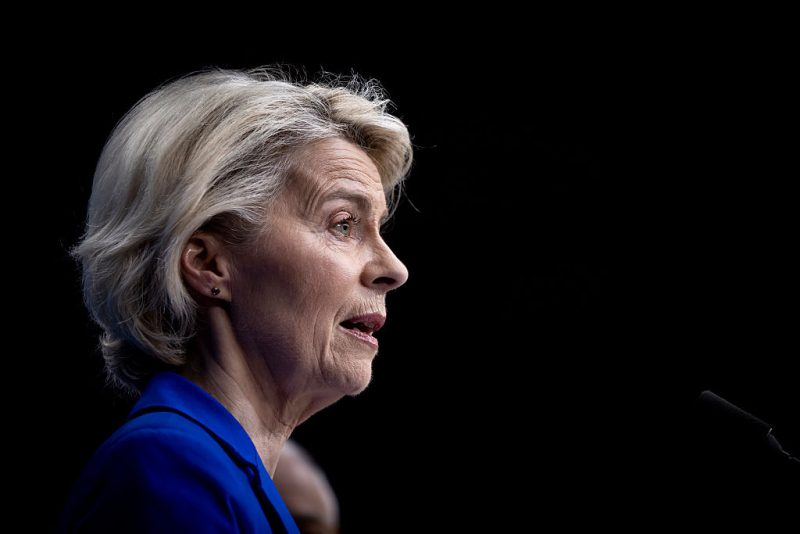 Von der Leyen užsimena apie „prekybos bazuką“ prieš Kinijos retųjų žemių užspringimą