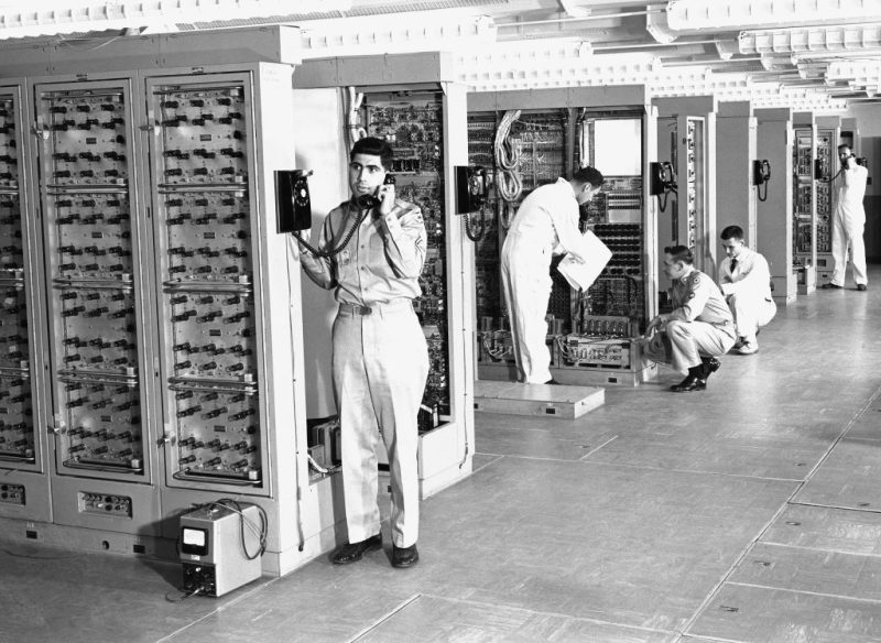 What the history of tech bubbles can tell us about AI