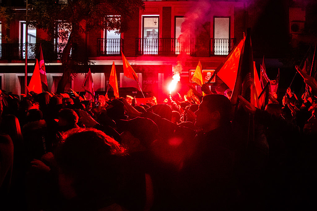 Spanish fascists march in Madrid after Franco death anniversary