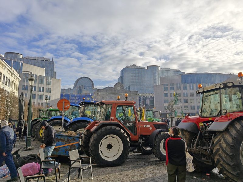 Tractors roll into Brussels as farmers press EU leaders on budget and Mercosur