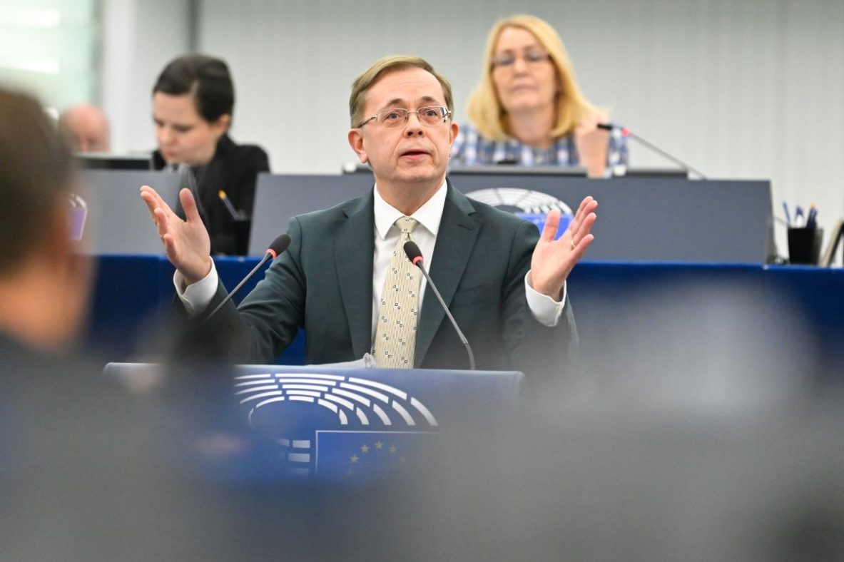 ΑΠΟΚΛΕΙΣΤΙΚΟ: Ακυρώθηκε το ταξίδι του Ευρωπαϊκού Κοινοβουλίου στην Ουκρανία λόγω ακροδεξιού Γερμανού βουλευτή