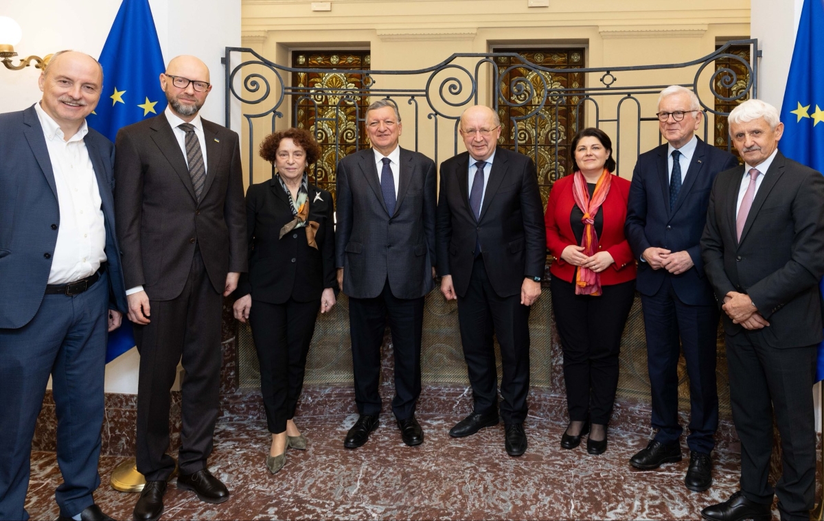 EU defence chief picks advisory team for military ramp up