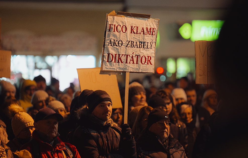 Slovak courtroom suspends whistleblower regulation that sparked protests Slovak courtroom suspends whistleblower regulation that sparked protests