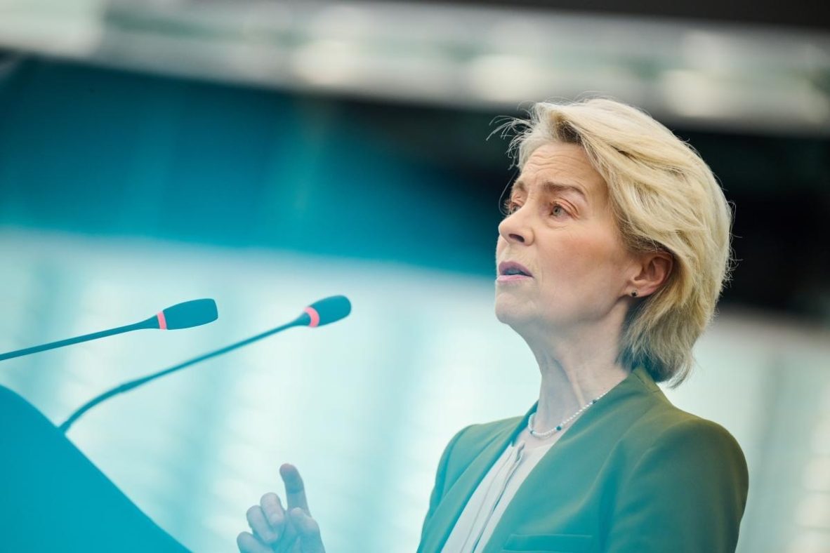 Η Von der Leyen παρουσιάζει επιλογές για σχέδιο 90 δις ευρώ για τη χρηματοδότηση της Ουκρανίας