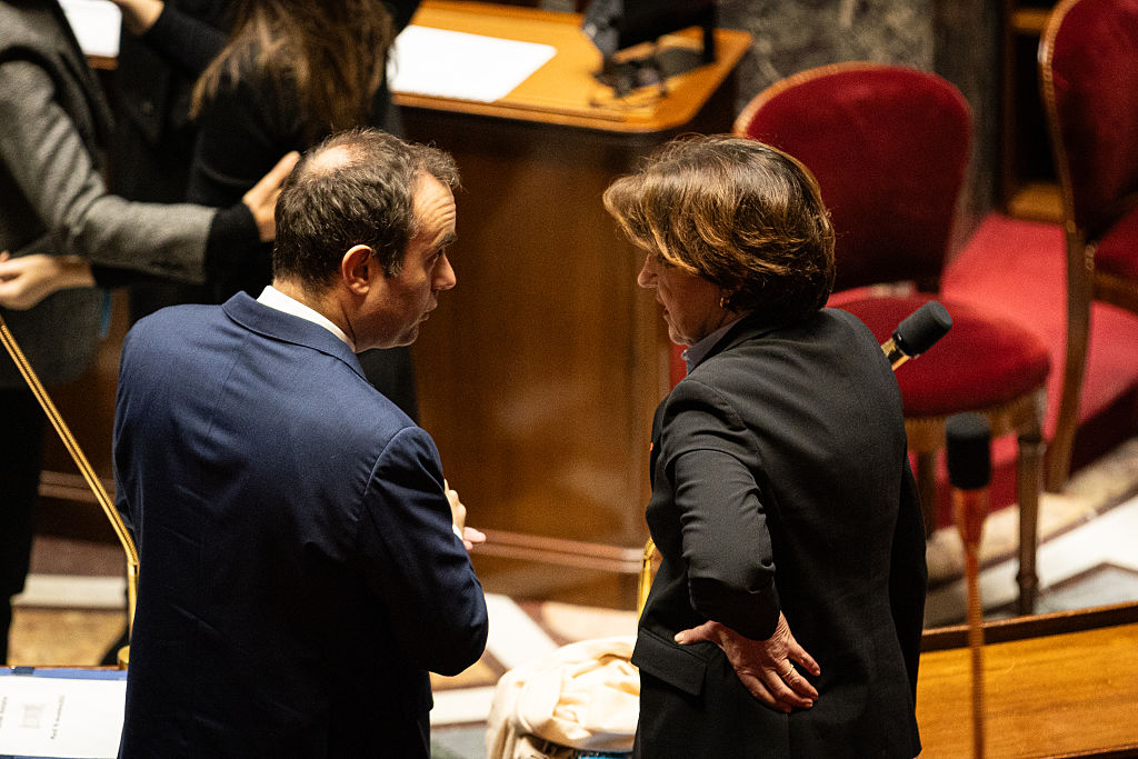 France unveils fresh concessions as farmers mobilise before key fair