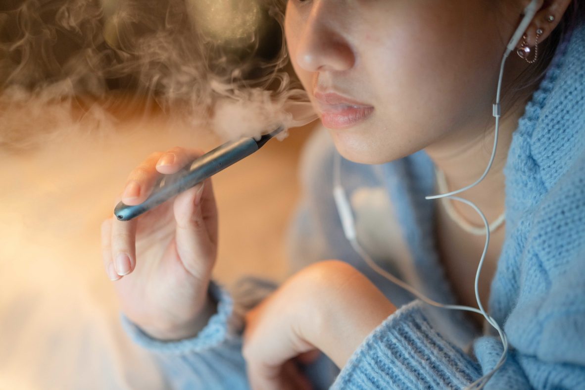 smoking cigarettes long term effects Vaping is NOT Harmless. Know the long-term effects before it's too late! Most e-cigarette liquids contain high levels of nicotine, which is highly addictive. Despite the legal age being 21, vaping devices