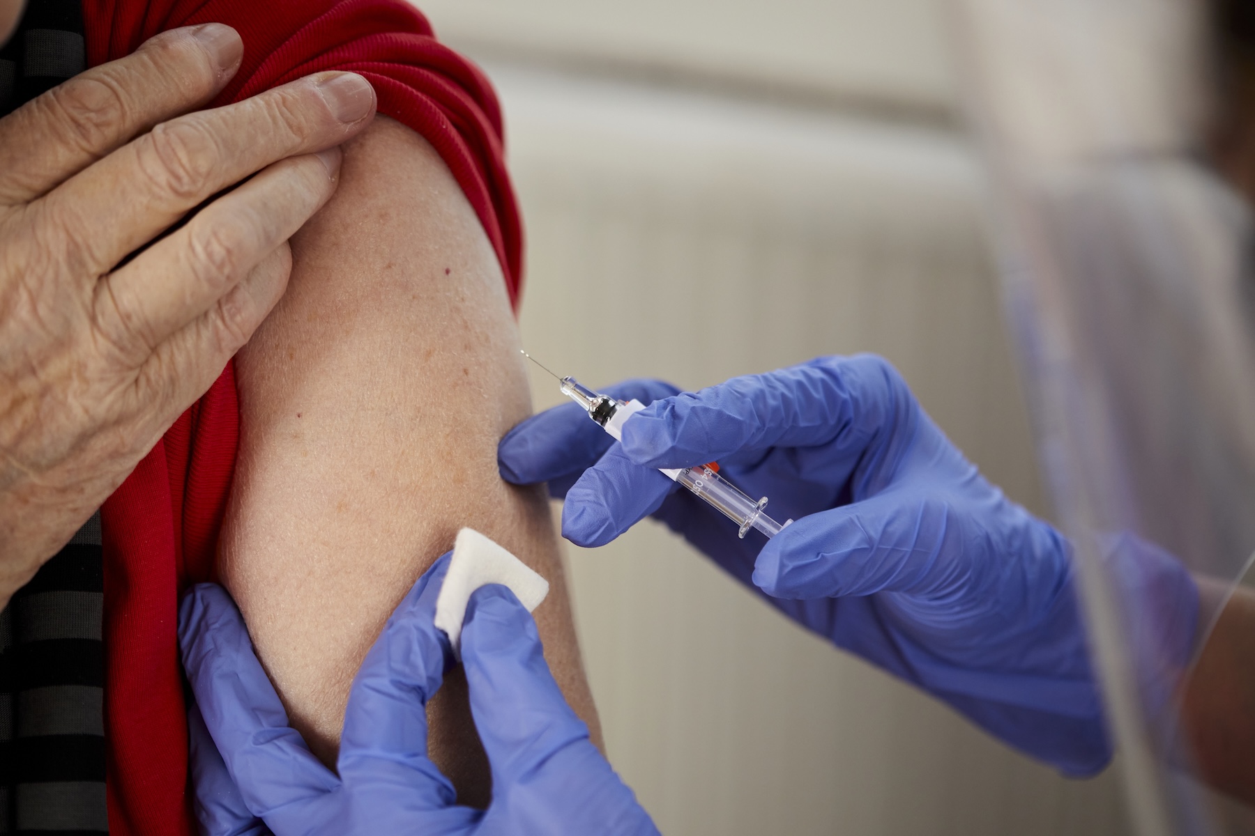 Czech government to cut funding for voluntary vaccination campaigns