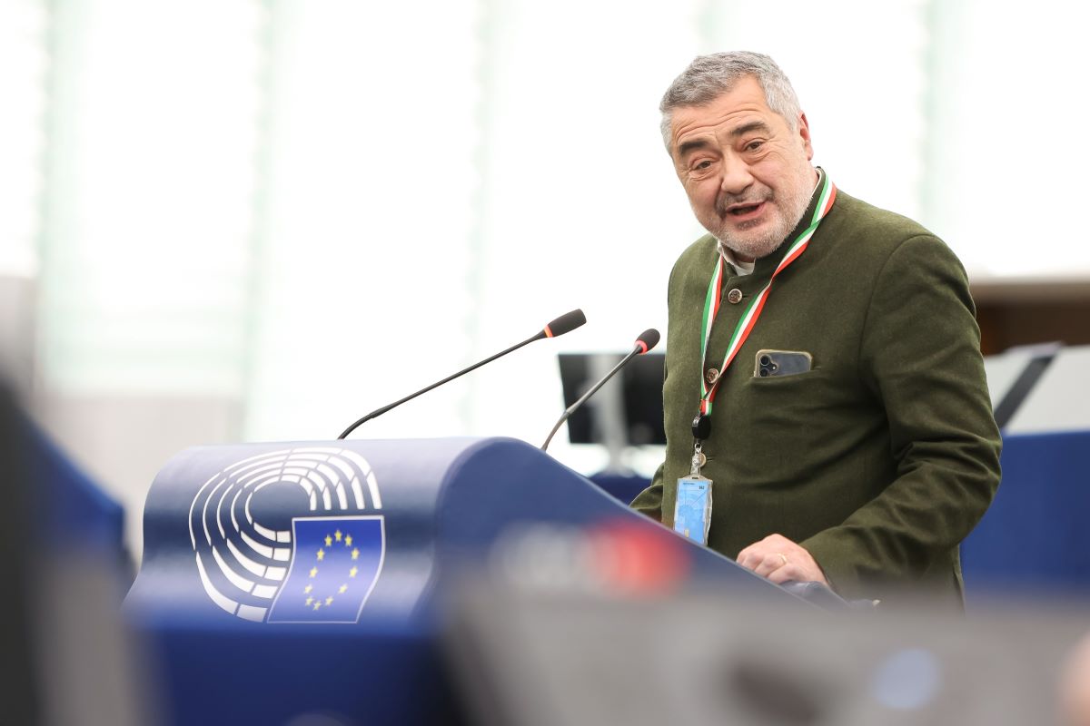 Italian MEP Fiocchi takes aim at EU ban on lead fishing tackle