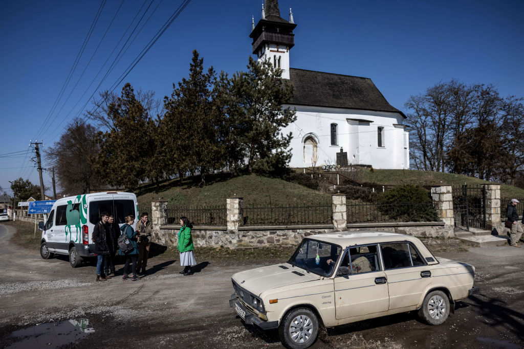 Hungary backs Ukraine EU talks, but sets referendum condition
