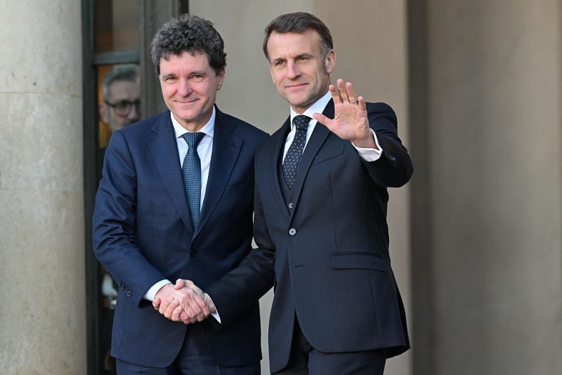 The President of Romania appoints the new Prime Minister to form the government