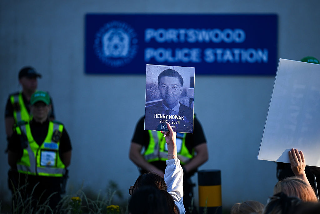 Clashes erupt in UK after police handcuff dying student