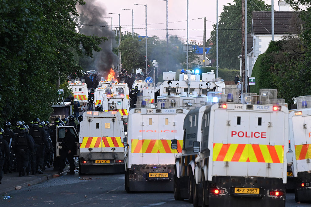 Northern Irish police use water cannon on second n