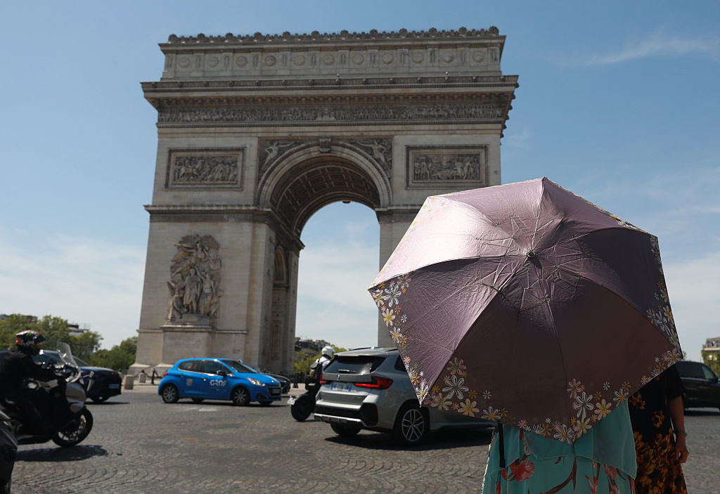 Heatwave pushes Paris hospitals towards breaking point
