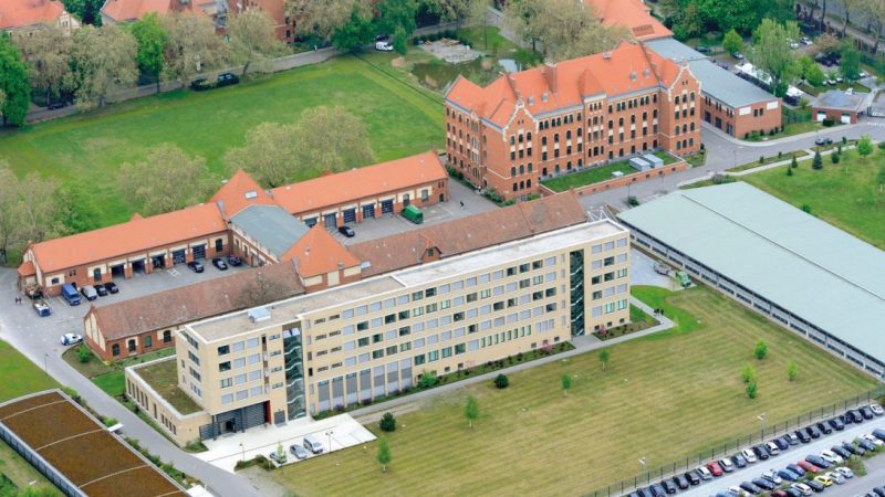 Some of the older buildings used by BKA and BfV at the Treptower Park site are not equipped with AC while the newer buildings are