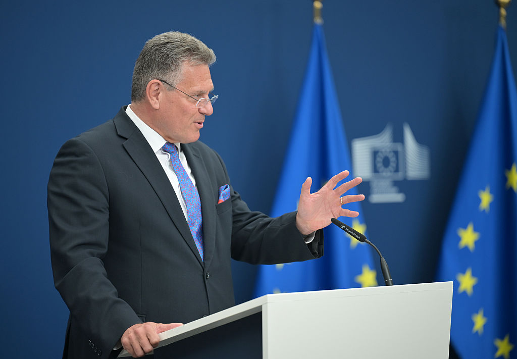 China must buy more from EU to avoid trade war, Brussels warns | Euractiv