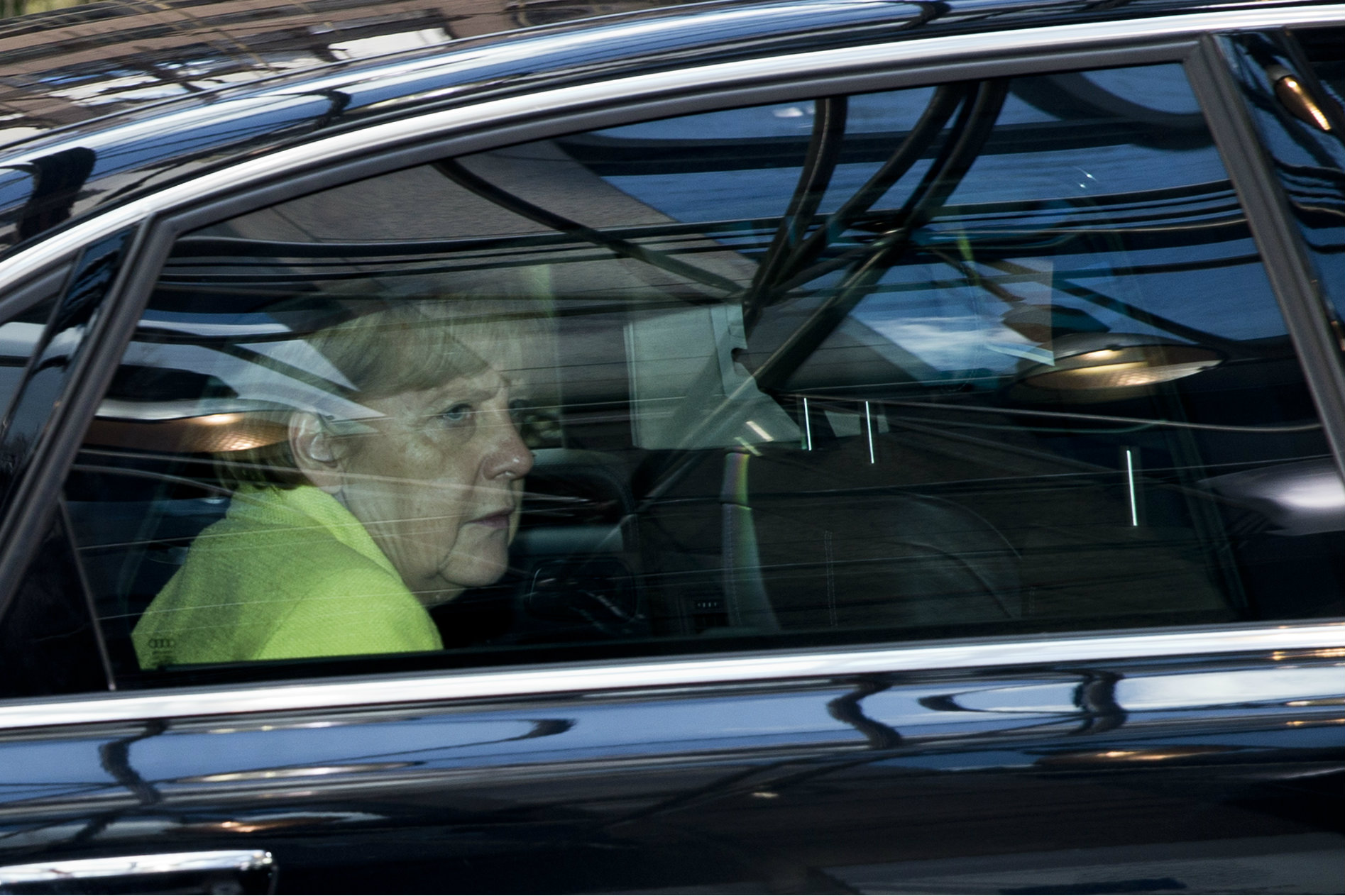 Kohl encourages Merkel to pursue EU unity - Euractiv
