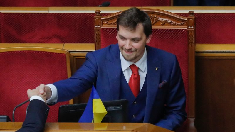 Ukraine president picks young lawyer as prime minister – EURACTIV.com
