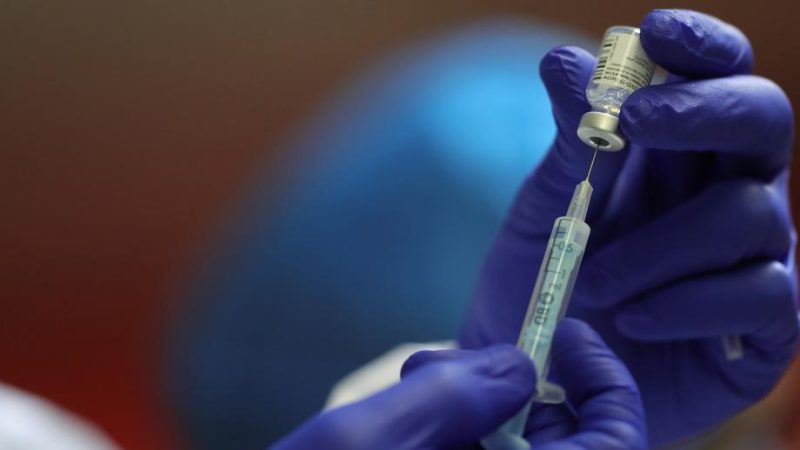Politicians' early vaccinations spark controversy in Spain - Vimarsana News