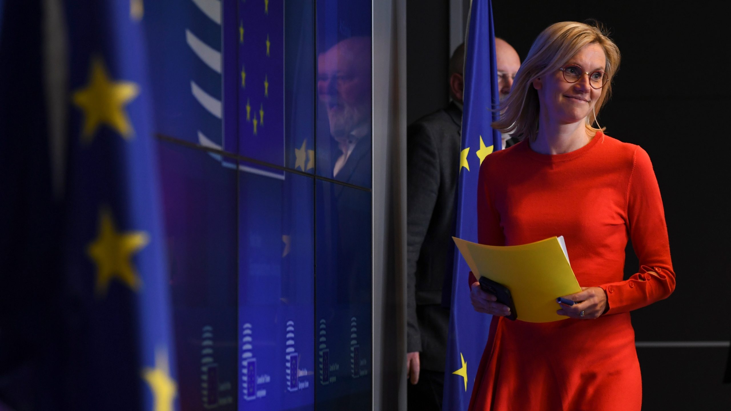 www.euractiv.com