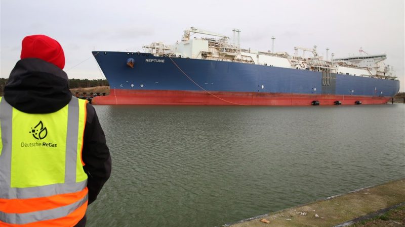 Analysis: Europe facing costly winter without enough long-term LNG deals - Vimarsana News