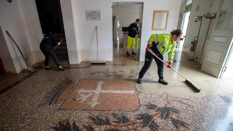 Italy begins cleanup after catastrophic floods - Vimarsana News