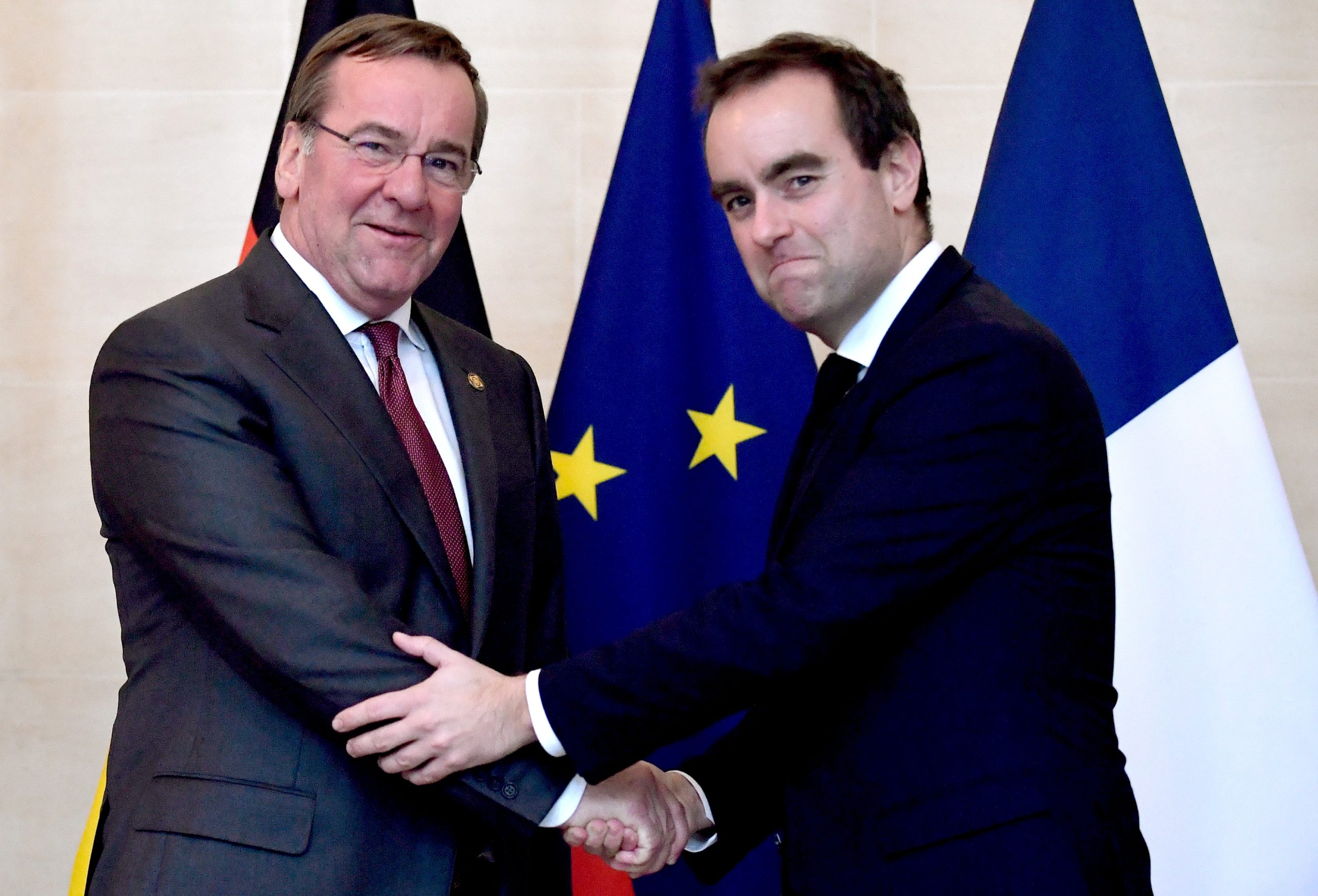 www.euractiv.com