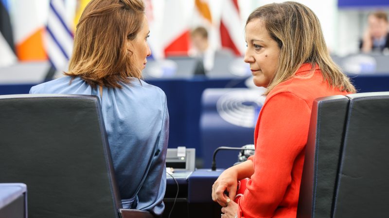 議会は中道派連立合意の真っ最中、新しい委員会の阻止を解除 – Euractiv