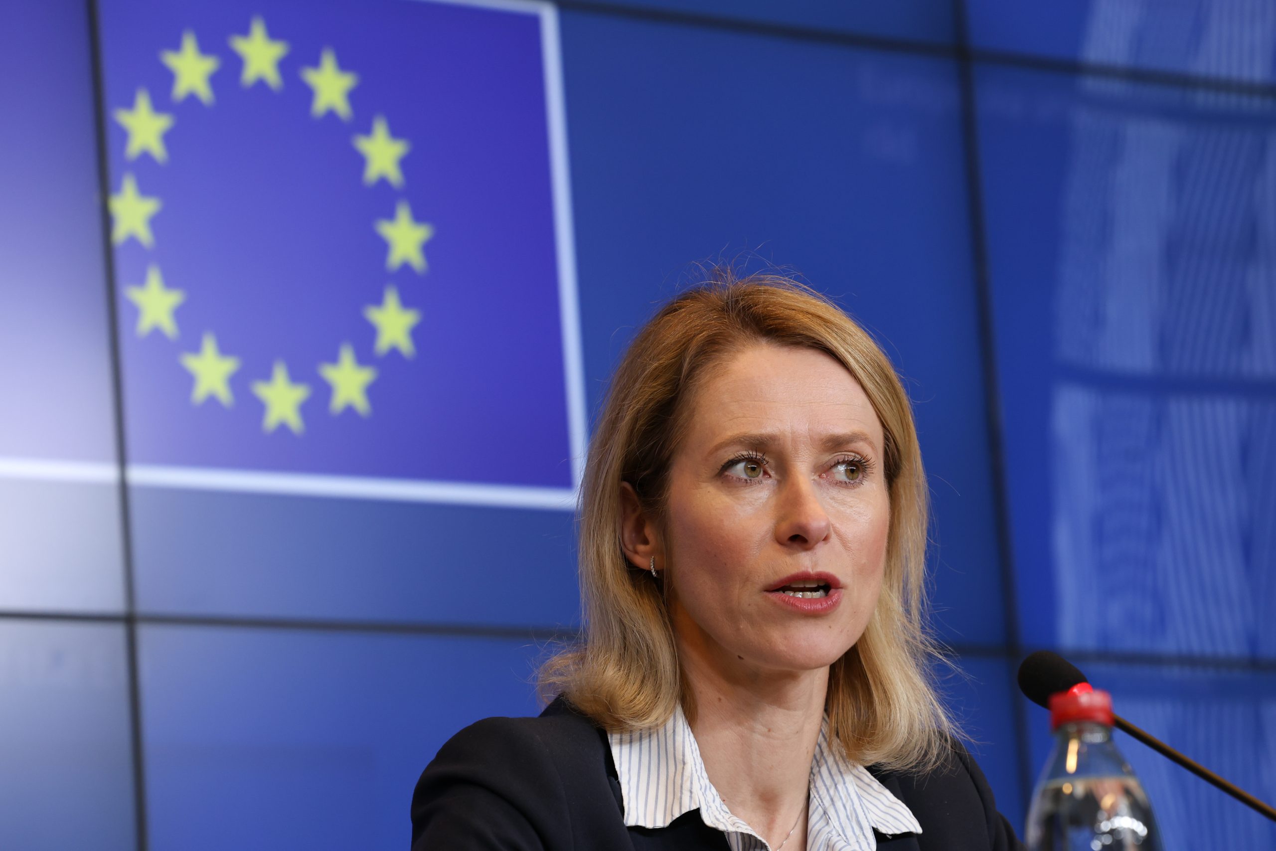 www.euractiv.com