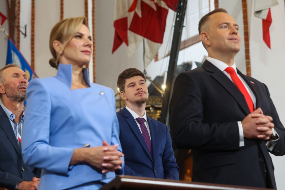 Poland’s new president pledges sovereignty, challenges Brussels